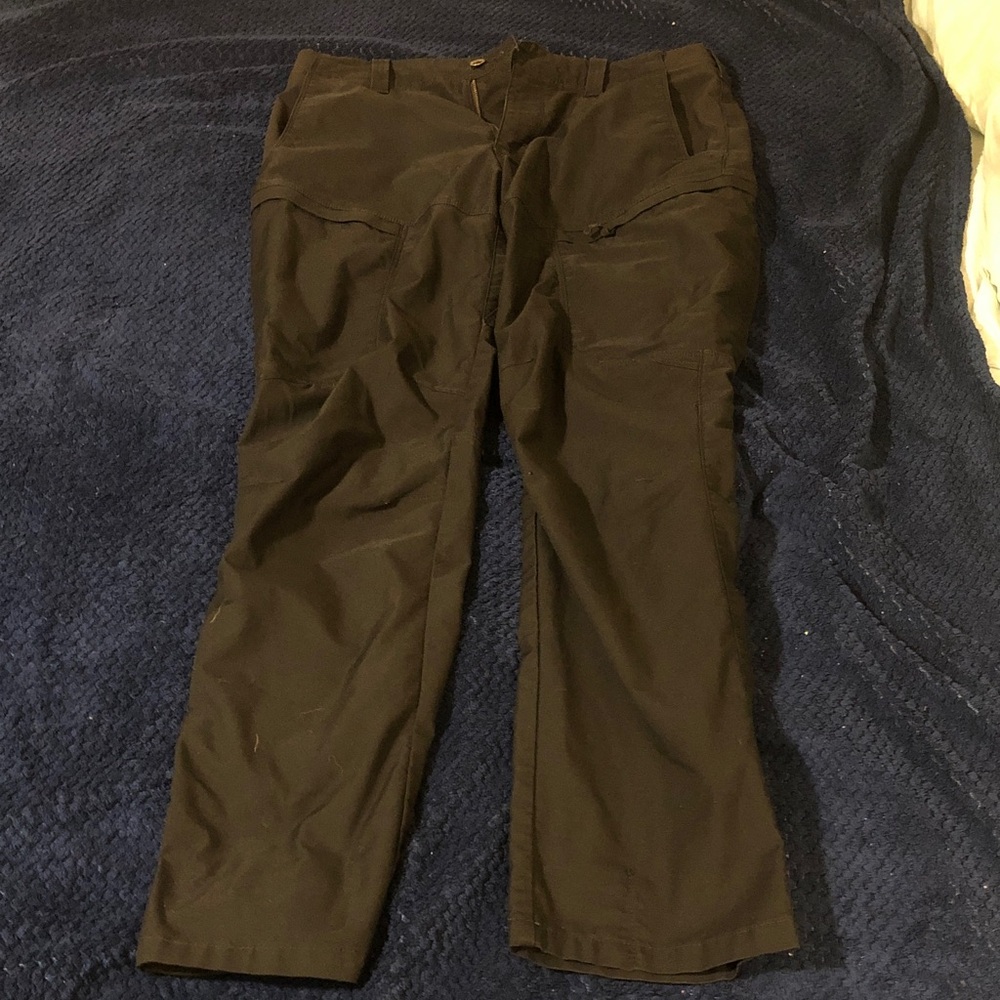 5.11 Tactical Men's straight fit Black Ridge Cargo Pants.